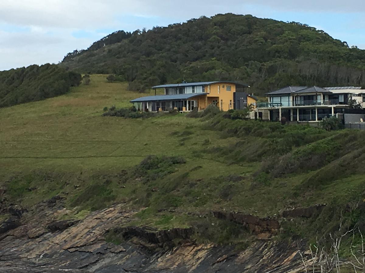 Oceanscape Luxury Beachfront Villas Scotts Head Exterior foto